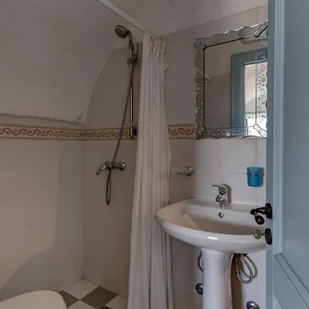Rustic In Village Centre בית נופש *
